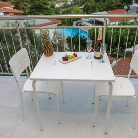 Zorbas Family House 3*