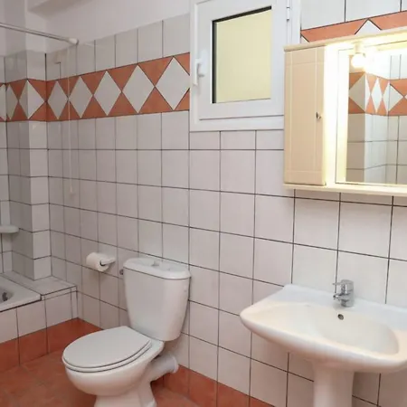 Zorbas Family House 3*