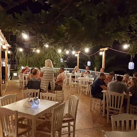 Zorbas Family House 3* Troulos