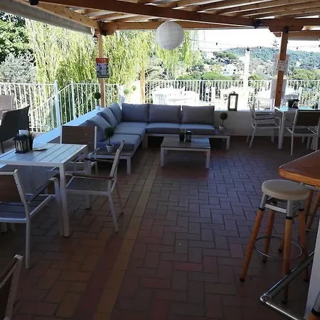 Zorbas Family House Hotell 3*