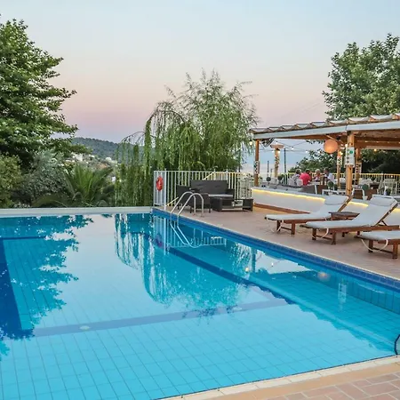 Zorbas Family House 3*