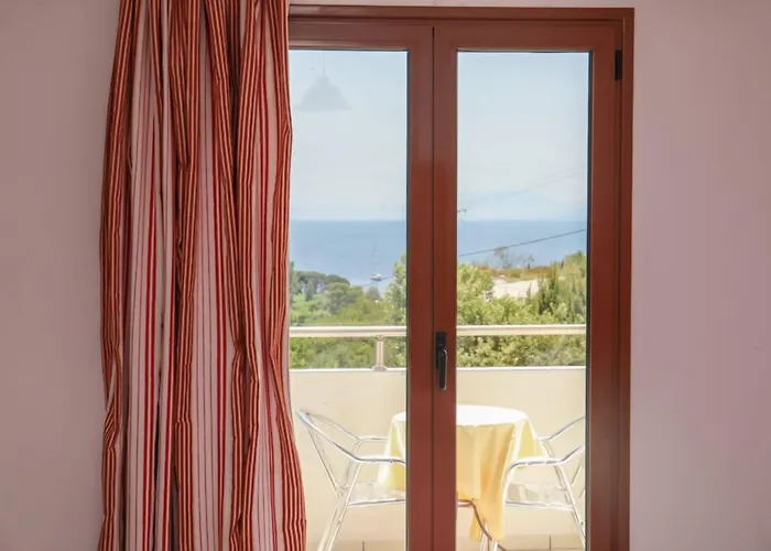 Zorbas Family House 3*