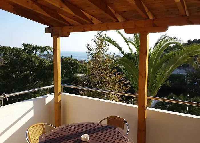 Zorbas Family House 3*