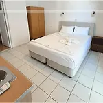Zorbas Family House 3*
