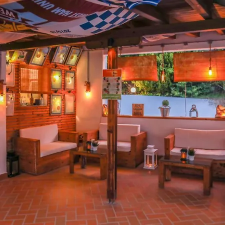 Hotel Zorbas Family House Troulos