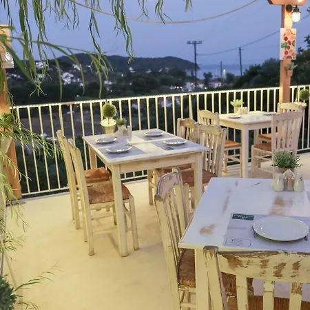 Hotel Zorbas Family House Troulos