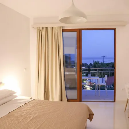 Zorbas Family House 3*