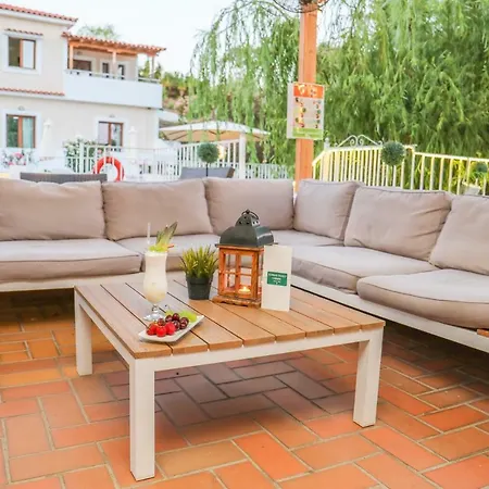 Zorbas Family House Hotell 3*