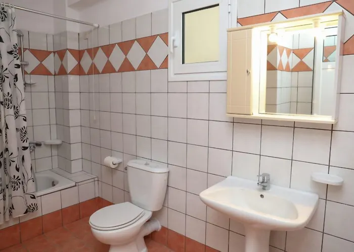 Zorbas Family House 3*