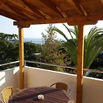 Zorbas Family House 3*